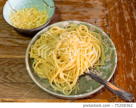 portion Spaghetti Cacio e Pepe on old wooden table portion Spaghetti Cacio e Pepe on old wooden table 75208362
