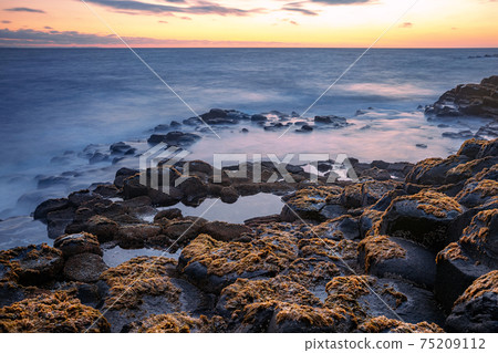 rocks formation Giants Causeway, County Antrim, Northern Ireland, UK 75209112