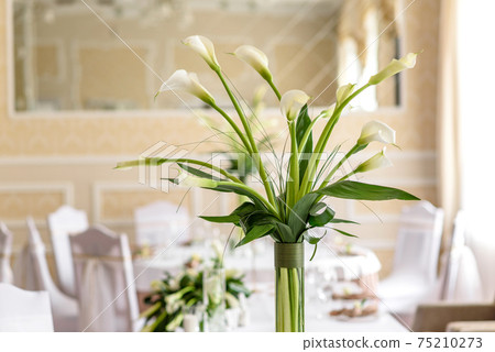 Beautiful decoration of the wedding holiday with flowers and greenery with florist decoration Beautiful decoration of the wedding holiday with flowers and greenery with florist decoration 75210273