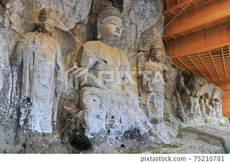 [Oita Prefecture] Usuki Stone Buddha Amitabha Triad Statue 75210781