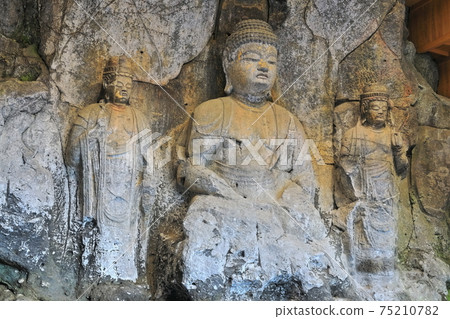 [Oita Prefecture] Usuki Stone Buddha Amitabha Triad Statue 75210782