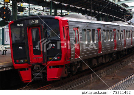 [JA] Kagoshima Main Line 813 series (Space World Station) 75211492