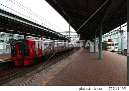 [JA] Kagoshima Main Line 813 series (Space World Station) 75211495