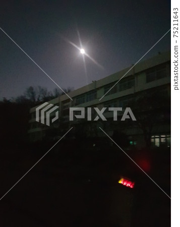 在學校，教室，建築，室內，木材，木工中 75211643