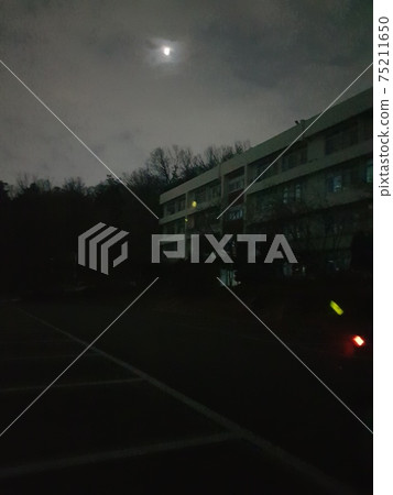 在學校,教室,建築,室內,木材,木工中 在學校,教室,建築,室內,木材,木工中 75211650