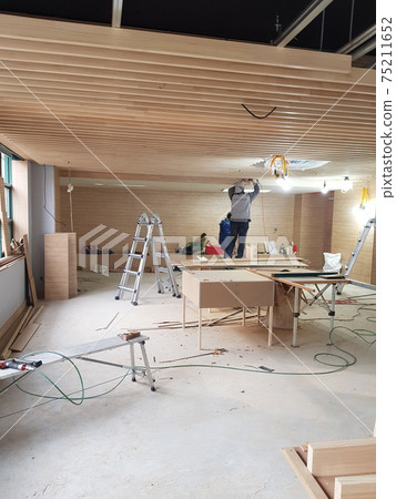 在學校，教室，建築，室內，木材，木工中 75211652