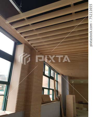 在學校,教室,建築,室內,木材,木工中 在學校,教室,建築,室內,木材,木工中 75211655