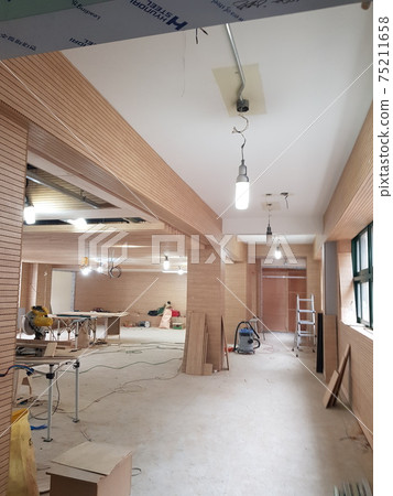 在學校，教室，建築，室內，木材，木工中 75211658
