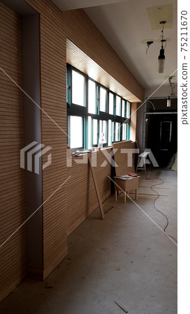 在學校，教室，建築，室內，木材，木工中 75211670