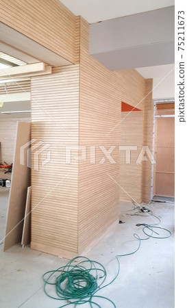 在學校,教室,建築,室內,木材,木工中 在學校,教室,建築,室內,木材,木工中 75211673