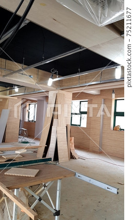 在學校，教室，建築，室內，木材，木工中 75211677