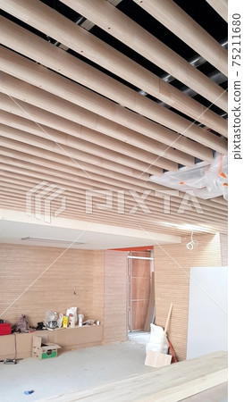 在學校，教室，建築，室內，木材，木工中 75211680