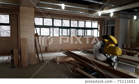在學校，教室，建築，室內，木材，木工中 75211681