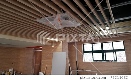在學校，教室，建築，室內，木材，木工中 75211682