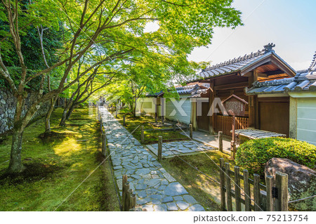 前往伊久寺的墓地 前往伊久寺的墓地 75213754