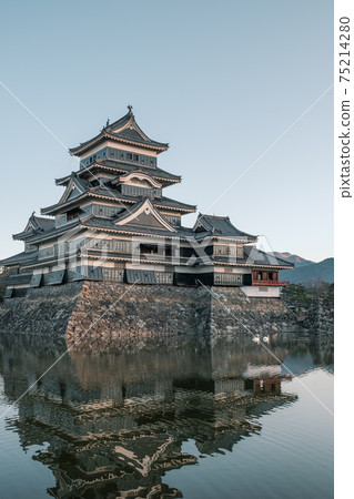 Matsumoto Castle at dawn Matsumoto Castle at dawn 75214280