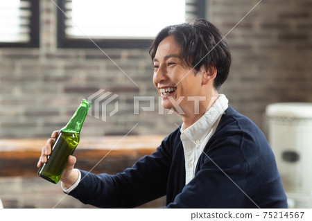 Men who enjoy drinking 75214567
