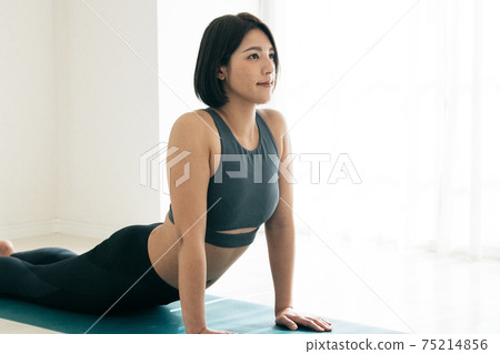 Image of a Japanese woman doing yoga Image of a Japanese woman doing yoga 75214856