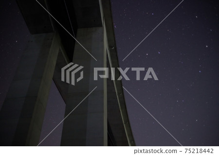 Starry sky looking up from under the overpass 2 Starry sky looking up from under the overpass 2 75218442