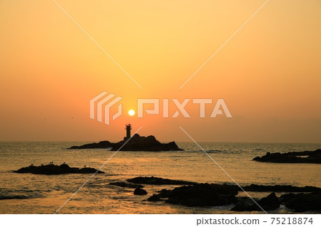 When the sea misses, Jukseong Cathedral When the sea misses, Jukseong Cathedral 75218874