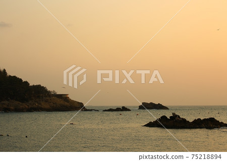 When the sea misses, Jukseong Cathedral When the sea misses, Jukseong Cathedral 75218894