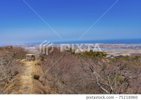 A bird's-eye view of Yamamoto and Watari seen from the blue sky and Mt. Shikata, Yamamoto Town, Miyagi Prefecture 75218960