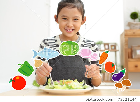 Children's cooking image Children's cooking image 75221144