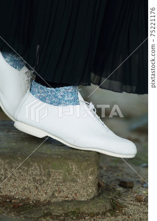 A step A step 75221176