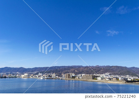 從西宮濱看六甲山的山脈 75221240