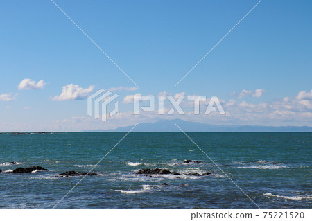 Sagami Bay seen from the Suwa coast (Hayama Town, Kanagawa Prefecture) 75221520