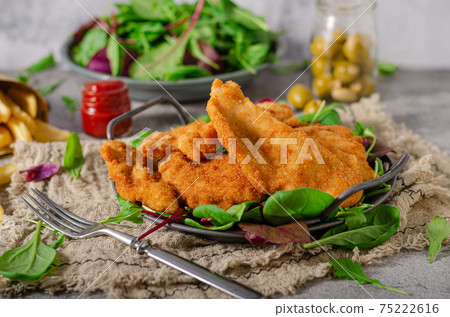 Chicken chnitzel breaded Chicken chnitzel breaded 75222616