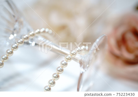 Pearl necklace, glass and corsage Pearl necklace, glass and corsage 75223430