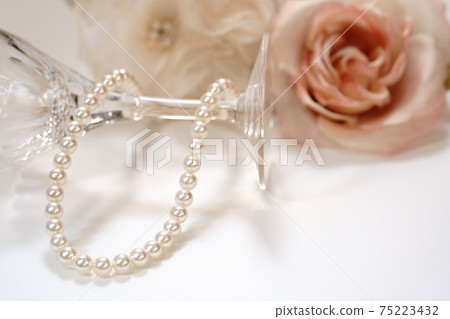 Pearl necklace, glass and corsage Pearl necklace, glass and corsage 75223432