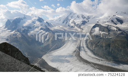 瑞士夏季山地景觀 瑞士夏季山地景觀 75224128