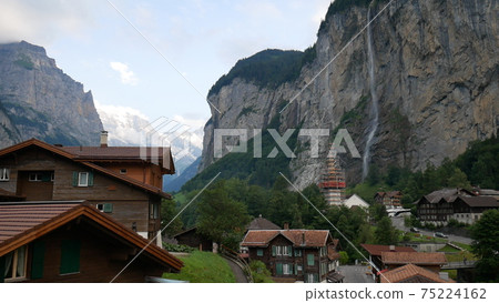 瑞士夏季山地景觀 75224162