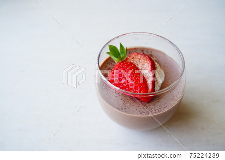 Chocolate pudding Chocolate pudding 75224289