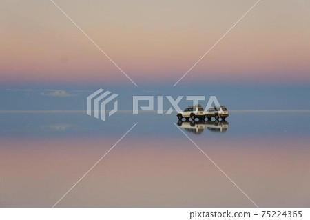 烏尤尼鹽湖銀河的星空 烏尤尼鹽湖銀河的星空 75224365