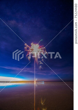 烏尤尼鹽湖銀河的星空 烏尤尼鹽湖銀河的星空 75224480