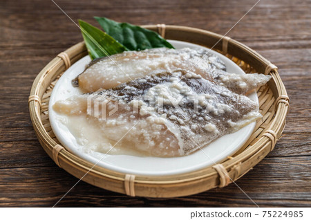 Cod pickled in salted cod 75224985