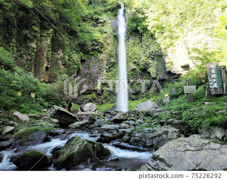 Amidaga Falls, a famous waterfall selected as one of the 100 best waterfalls in Japan 75226292