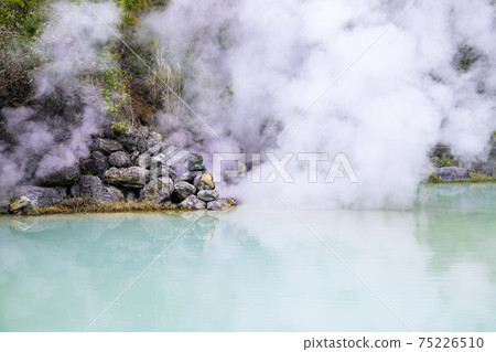 Onsen Prefecture Oita's popular tourist spot Beppu Jigoku Tour Shiraike Jigoku Onsen Prefecture Oita's popular tourist spot Beppu Jigoku Tour Shiraike Jigoku 75226510