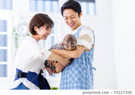 Nursery school male nursery teacher mom 75227200