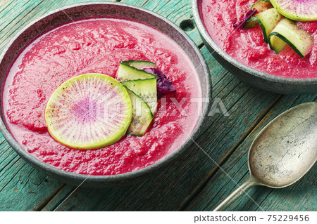 Beetroot cream soup 75229456