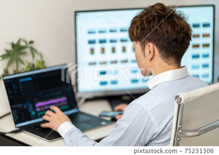 Video / Video Creator Male Laptop Video Production Video / Video Creator Male Laptop Video Production 75231306