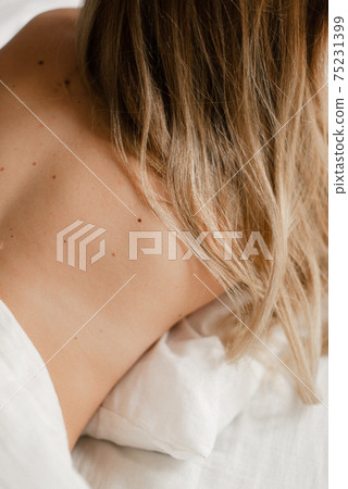 naked back of a girl. Sexy body. The girl has a blonde back. naked back of a girl. Sexy body. The girl has a blonde back. 75231399