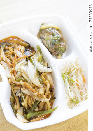 炒肉和蔬菜以及美味的豬肉和茄子 75233038