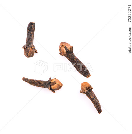 dry cloves isolated on a white background 75233271