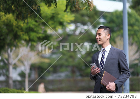 Suit, watch, office worker, new employee, worker, business, outdoor, young man, building, corona, sales copy space Suit, watch, office worker, new employee, worker, business, outdoor, young man, building, corona, sales copy space 75234798