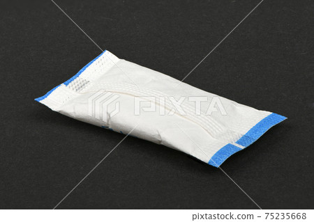 Paper packet of silica gel 75235668