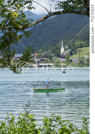 The fisherman on the lake The fisherman on the lake 75235925